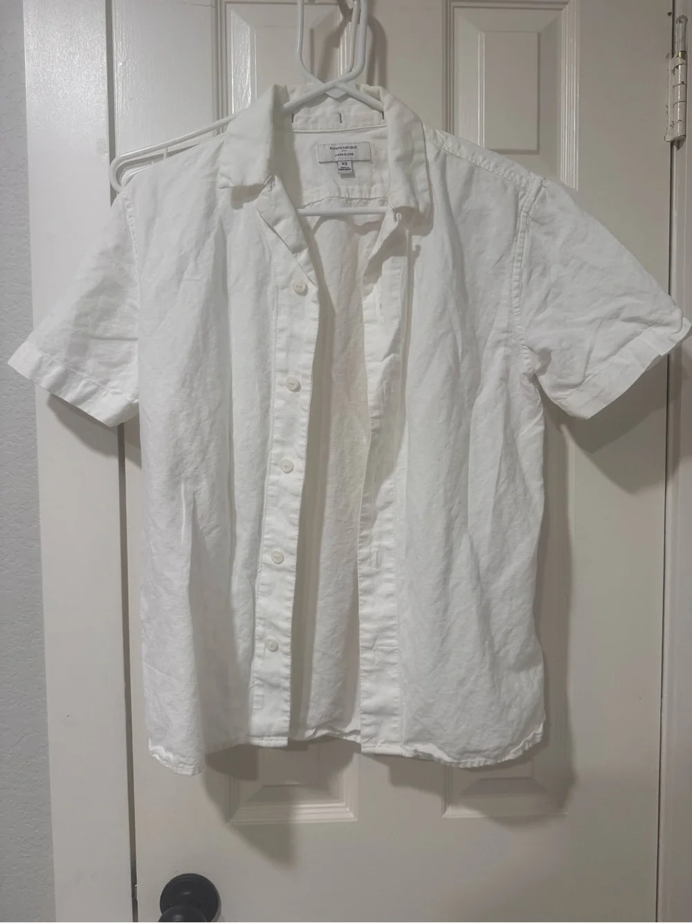 STANDARD-FIT LINEN-BLEND RESORT SHIRT
